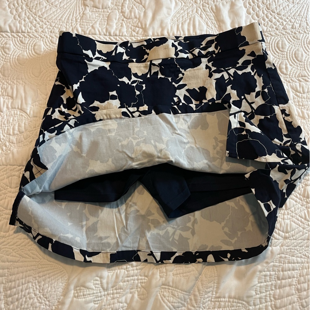 Rafaella Dark Blue and Cream Patterned Skirt Lined w/Shorts - Picture 3 of 5